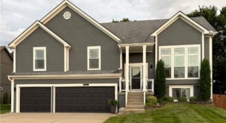 207 Carriage Court, Smithville, MO 64089