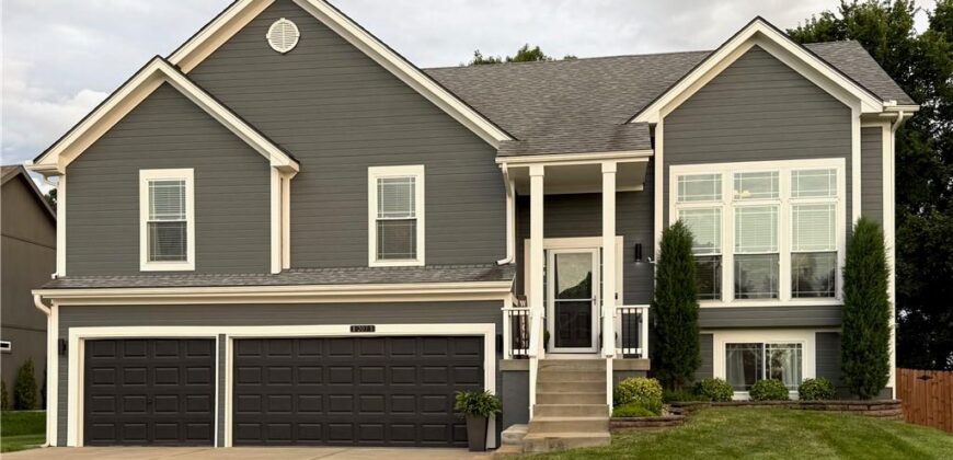 207 Carriage Court, Smithville, MO 64089