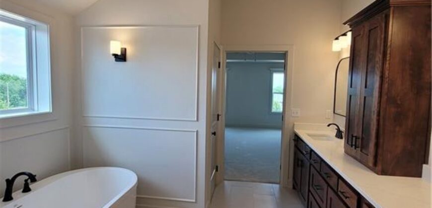 9006 N Poplar Avenue, Kansas City, MO 64156