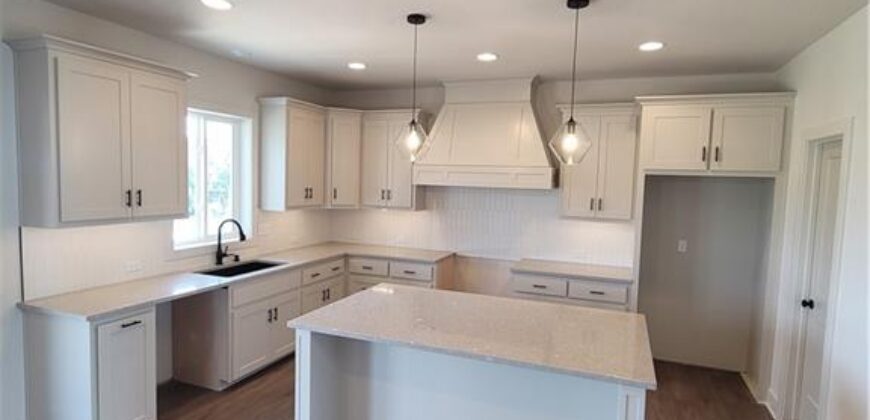 9006 N Poplar Avenue, Kansas City, MO 64156