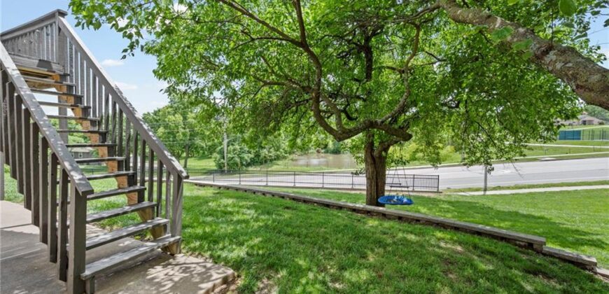 8401 N Wayland Avenue, Kansas City, MO 64153