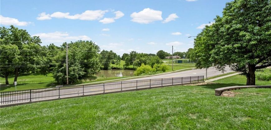 8401 N Wayland Avenue, Kansas City, MO 64153