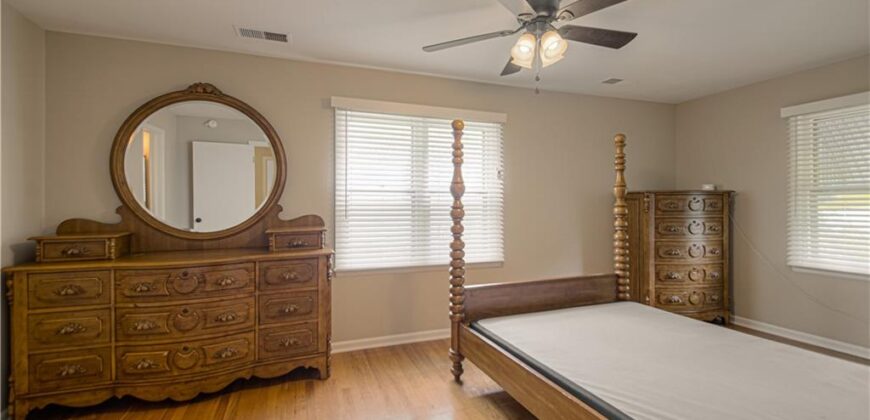 2418 NE PURSELL Road, Gladstone, MO 64118