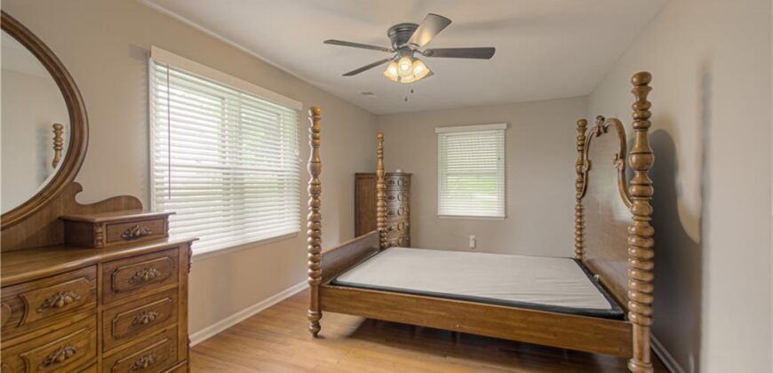 2418 NE PURSELL Road, Gladstone, MO 64118