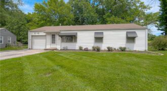 2418 NE PURSELL Road, Gladstone, MO 64118