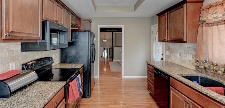 7917 N Troost Avenue, Kansas City, MO 64118
