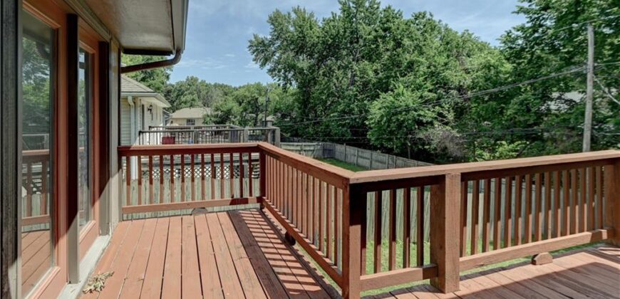 7917 N Troost Avenue, Kansas City, MO 64118