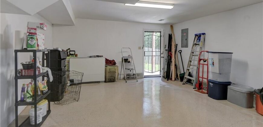 7917 N Troost Avenue, Kansas City, MO 64118