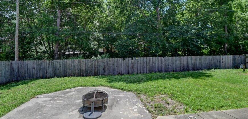 7917 N Troost Avenue, Kansas City, MO 64118