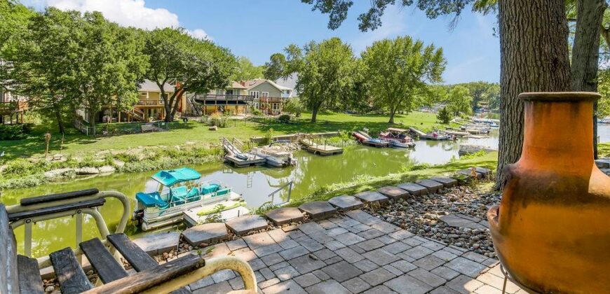 621 NW North Shore Drive, Lake Waukomis, MO 64151