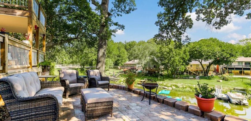 621 NW North Shore Drive, Lake Waukomis, MO 64151