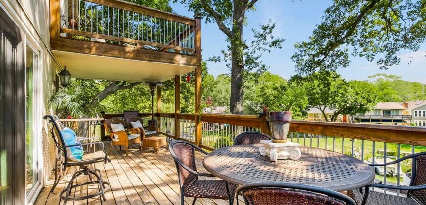 621 NW North Shore Drive, Lake Waukomis, MO 64151