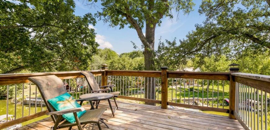 621 NW North Shore Drive, Lake Waukomis, MO 64151