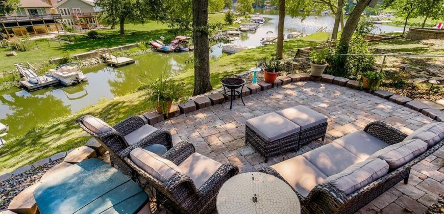 621 NW North Shore Drive, Lake Waukomis, MO 64151