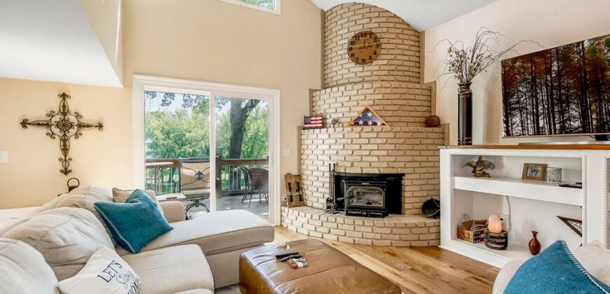 621 NW North Shore Drive, Lake Waukomis, MO 64151