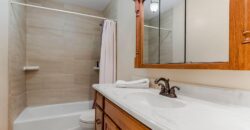 621 NW North Shore Drive, Lake Waukomis, MO 64151