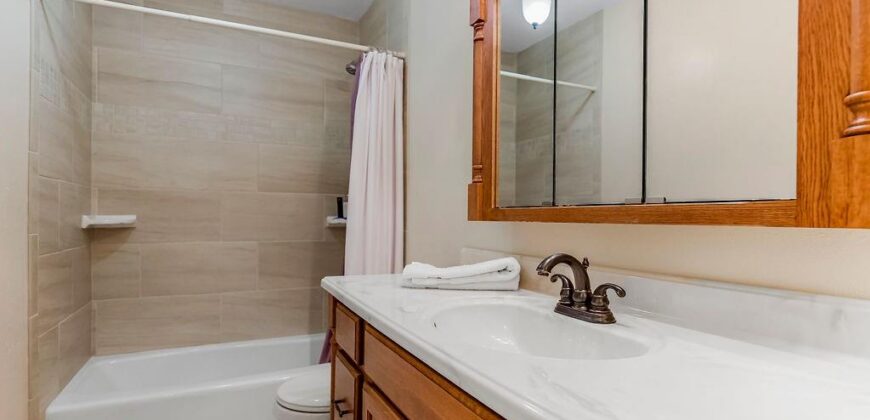 621 NW North Shore Drive, Lake Waukomis, MO 64151