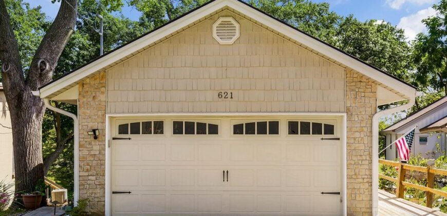 621 NW North Shore Drive, Lake Waukomis, MO 64151