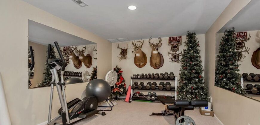 621 NW North Shore Drive, Lake Waukomis, MO 64151