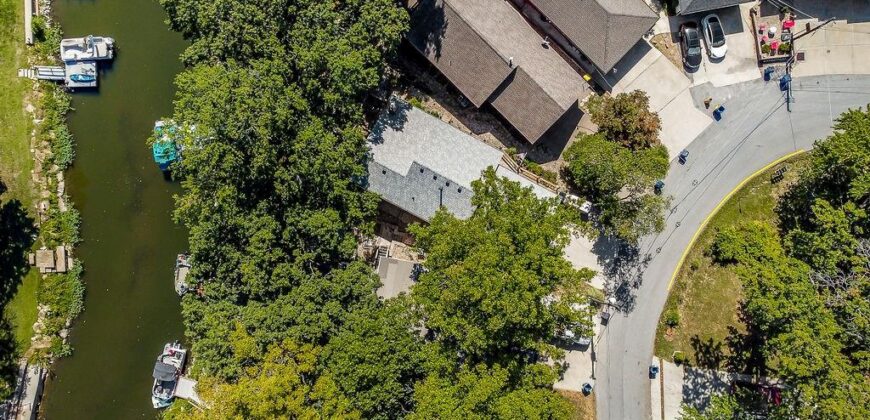 621 NW North Shore Drive, Lake Waukomis, MO 64151