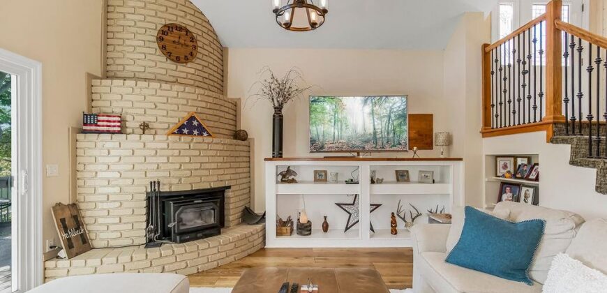 621 NW North Shore Drive, Lake Waukomis, MO 64151
