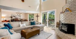 621 NW North Shore Drive, Lake Waukomis, MO 64151