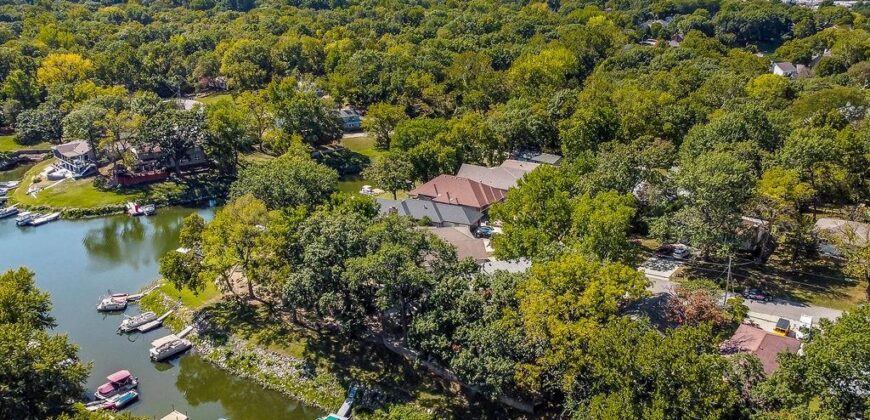 621 NW North Shore Drive, Lake Waukomis, MO 64151