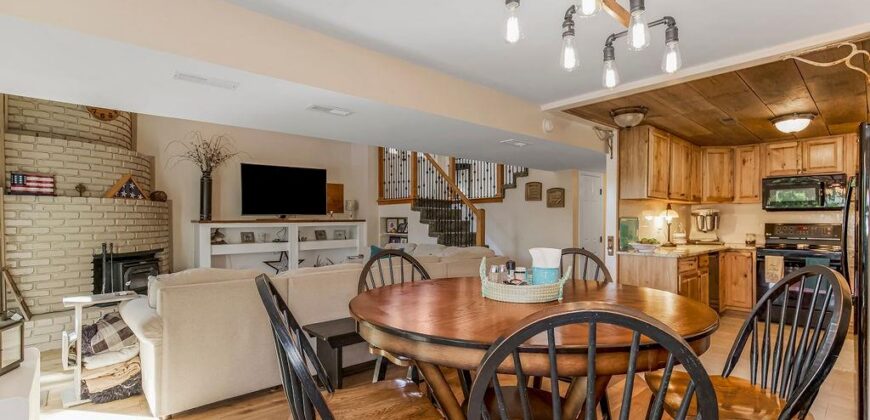 621 NW North Shore Drive, Lake Waukomis, MO 64151