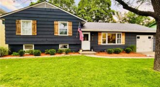 206 NW North Shore Drive, Lake Waukomis, MO 64151