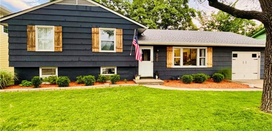 206 NW North Shore Drive, Lake Waukomis, MO 64151