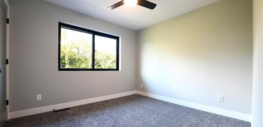 1006 Meadowbrook Drive, Kearney, MO 64060