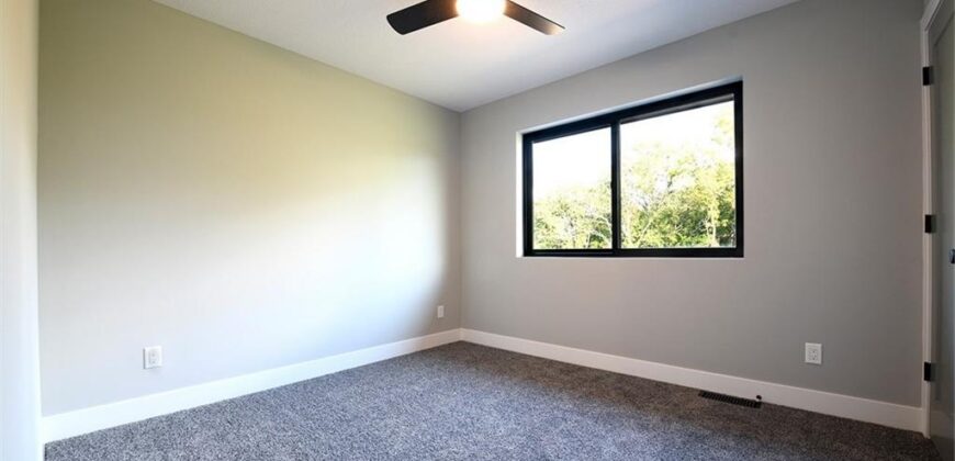 1006 Meadowbrook Drive, Kearney, MO 64060