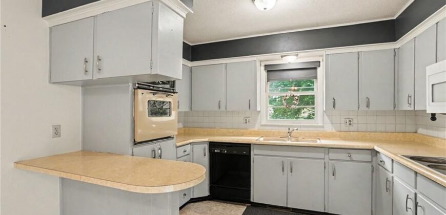 235 N Eugene Field Road, Claycomo, MO 64119