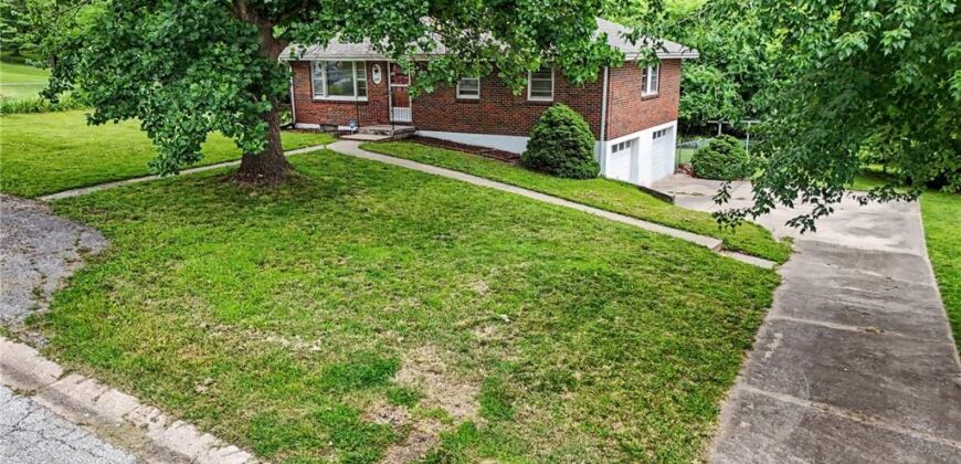 235 N Eugene Field Road, Claycomo, MO 64119