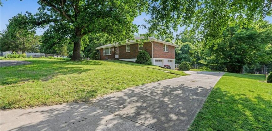 235 N Eugene Field Road, Claycomo, MO 64119