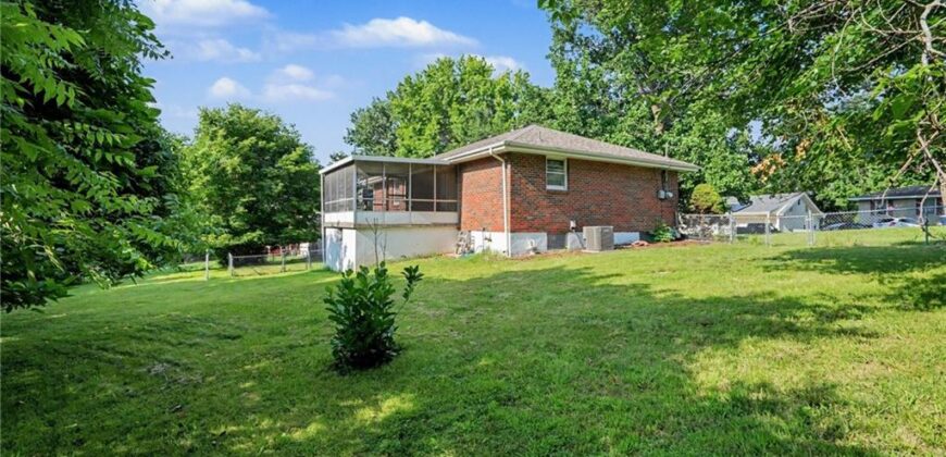 235 N Eugene Field Road, Claycomo, MO 64119