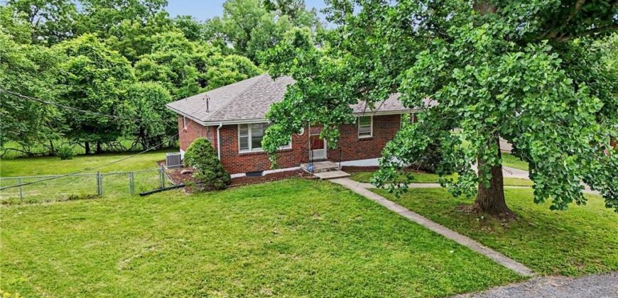 235 N Eugene Field Road, Claycomo, MO 64119