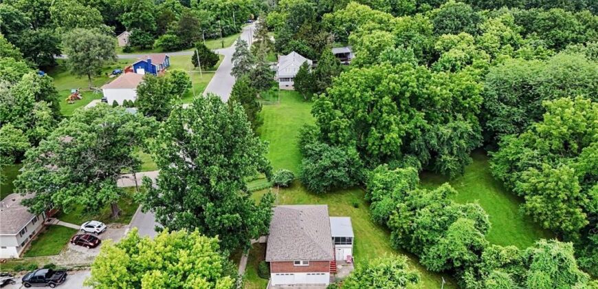 235 N Eugene Field Road, Claycomo, MO 64119