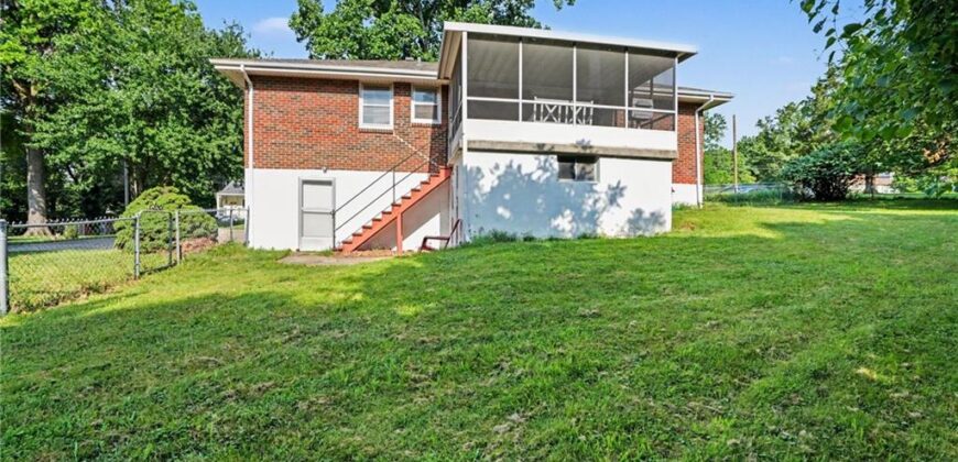 235 N Eugene Field Road, Claycomo, MO 64119