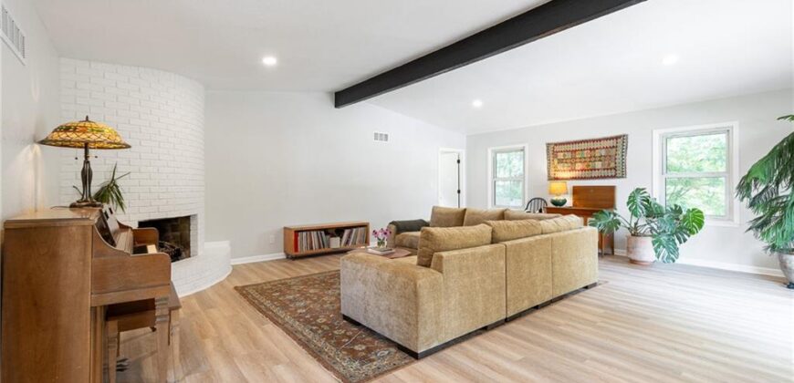 124 Johnson Road, Liberty, MO 64068