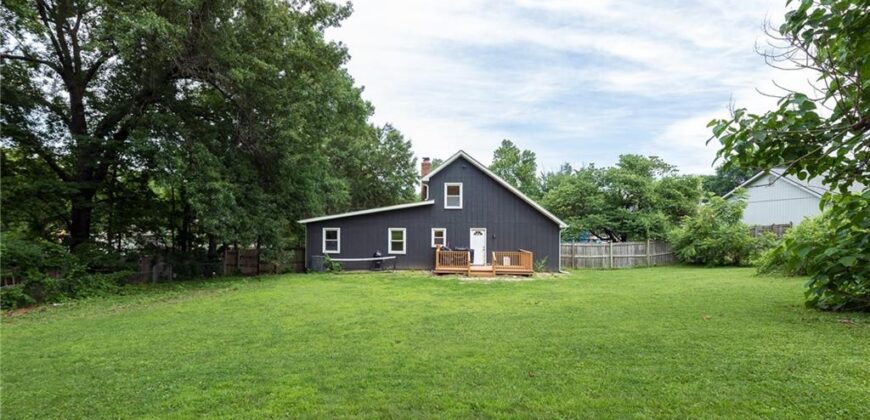 124 Johnson Road, Liberty, MO 64068
