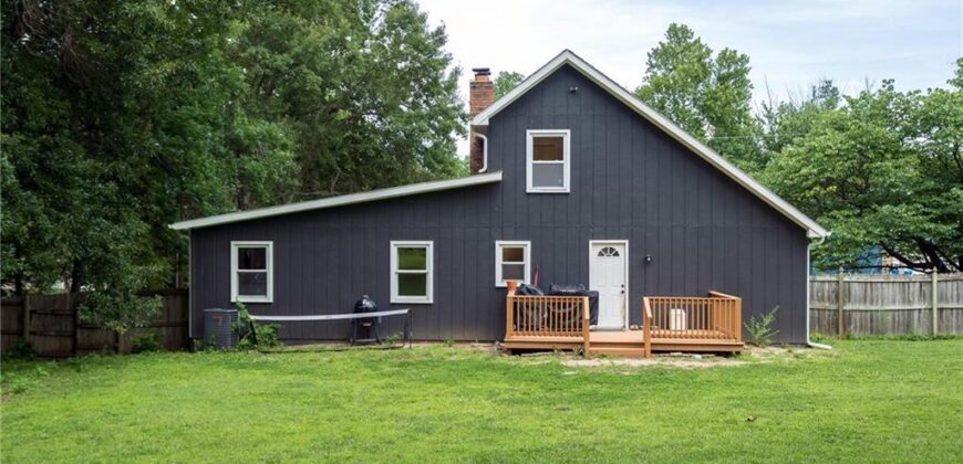 124 Johnson Road, Liberty, MO 64068