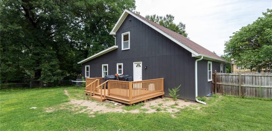 124 Johnson Road, Liberty, MO 64068