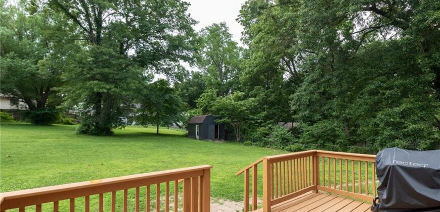 124 Johnson Road, Liberty, MO 64068