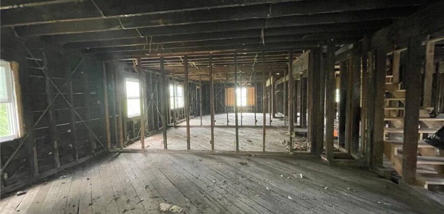 7050 NW Railroad Avenue, Waldron, MO 64092
