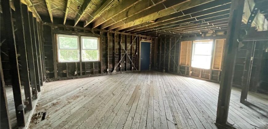 7050 NW Railroad Avenue, Waldron, MO 64092