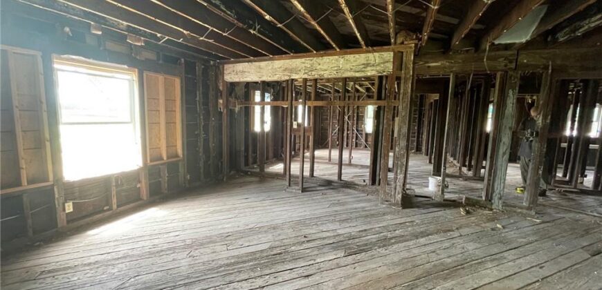 7050 NW Railroad Avenue, Waldron, MO 64092