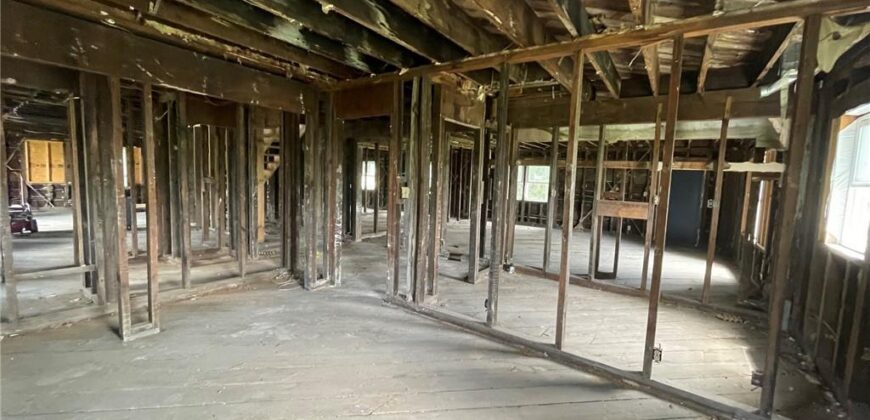 7050 NW Railroad Avenue, Waldron, MO 64092