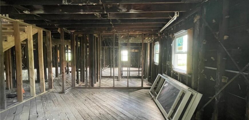 7050 NW Railroad Avenue, Waldron, MO 64092