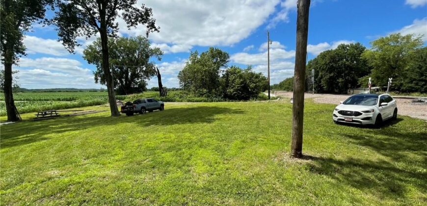 7050 NW Railroad Avenue, Waldron, MO 64092